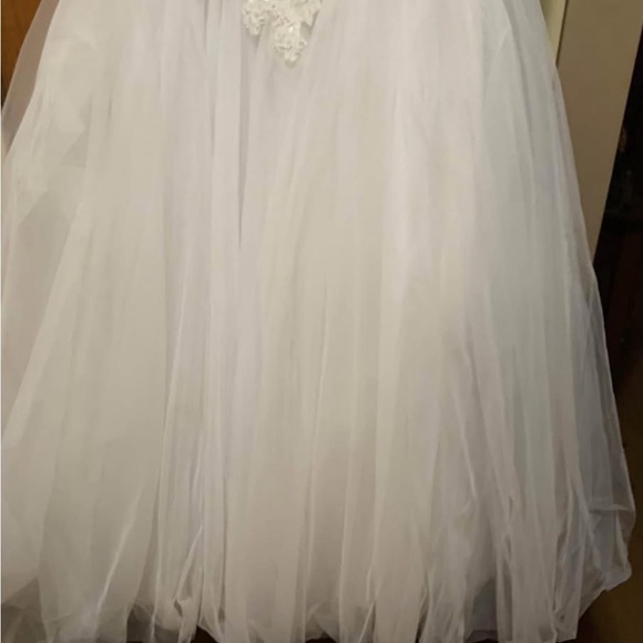 David's Bridal White Halter Sleeveless Wedding Gown - Picture 6 of 6